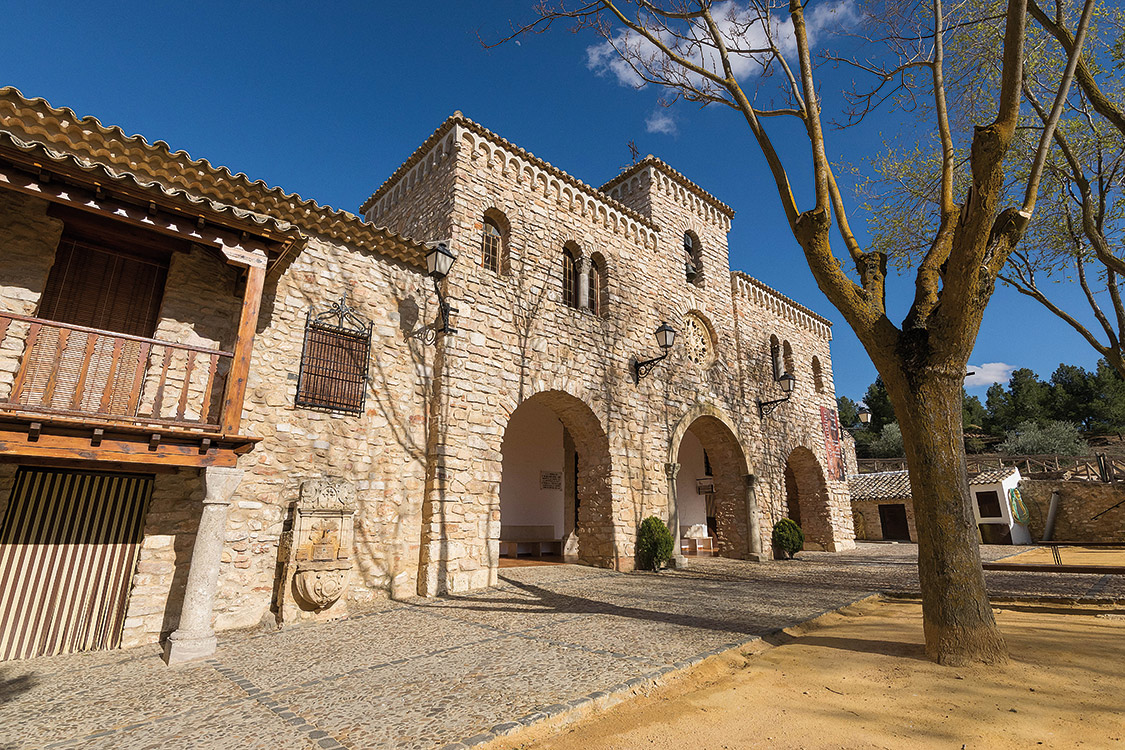 Santuario Del Smo Cristo De Villajos Tierra De Gigantes